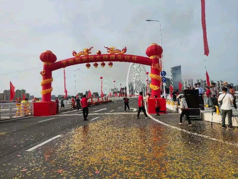 作者：丁子正《集结大桥通车》《集结大桥》5109期【新京都文艺】