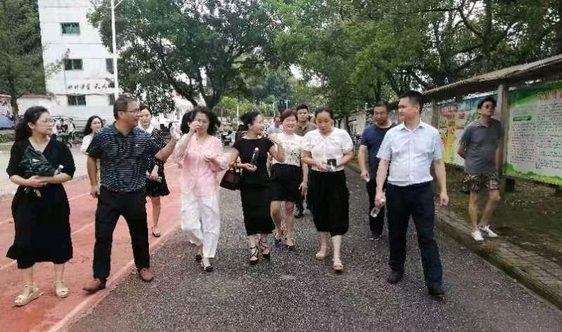 江西奉新县澡下学校举行名著阅读手抄报大赛表彰会