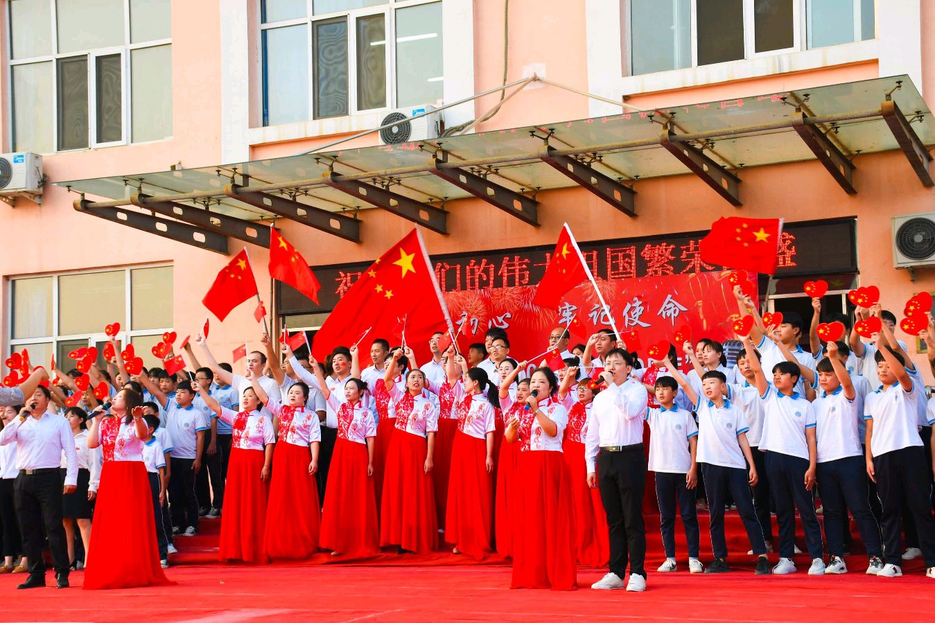 曹绍民的《七一忆毛主席 党建唱红歌 》