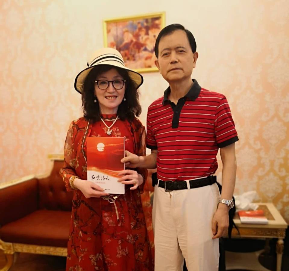 上海作家张春新先生诗集《红霞漫天》研讨会在江南村大酒店举行!(图20)