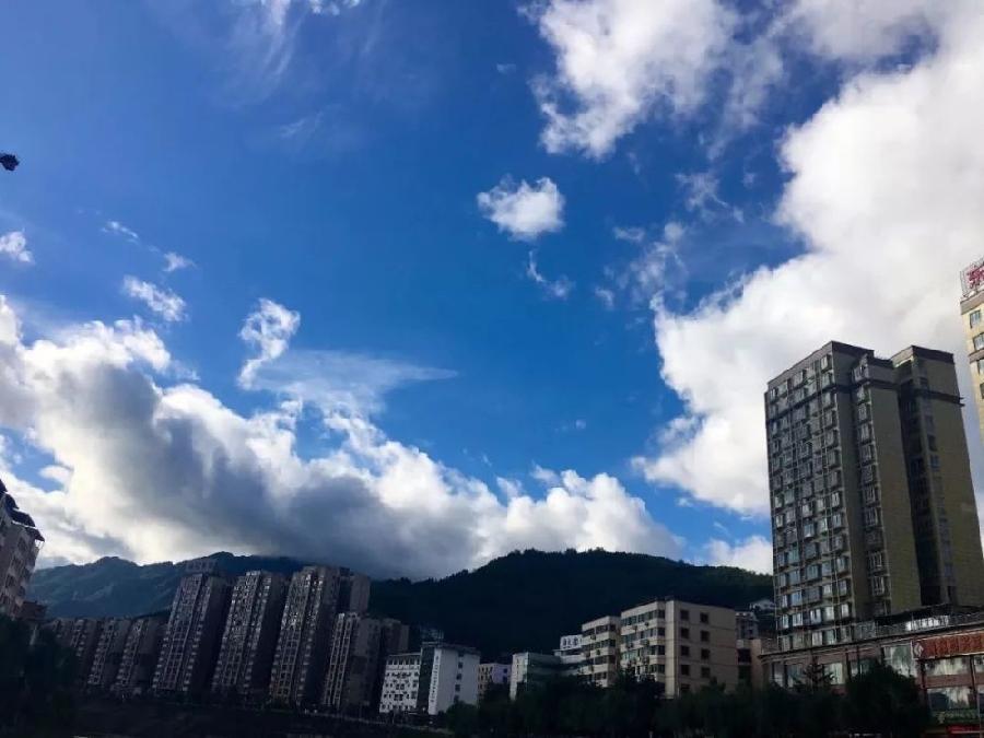 【新诗大观】飘忽的蓝云||文/邹水平