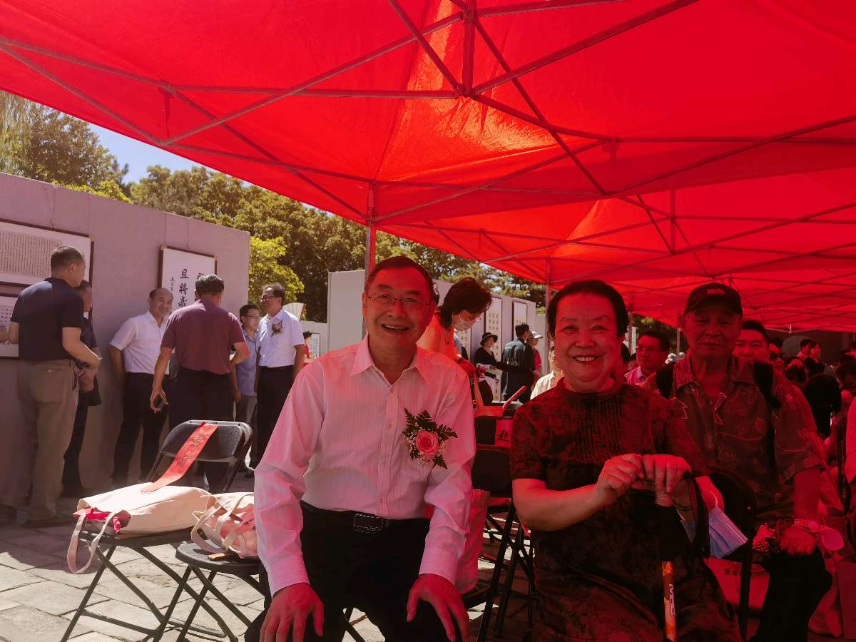 国之宝藏、首都博物馆书画院院长王立生先生,东盟国际公共关系黄海刚先生共同邀请参加汪钟鸣书法展(图7)