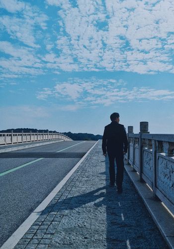 《背影》作者:浪迹天（湖南）主播:主播:知语【桃源国际诗歌集团】用声音传递温暖以诵读致敬人生♬（图5）