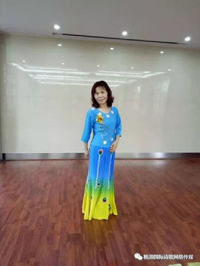 《背影》作者:浪迹天（湖南）主播:主播:知语【桃源国际诗歌集团】用声音传递温暖以诵读致敬人生♬（图8）