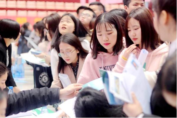 《九江文学社：有声文学平台》喻永刚先生诗歌欣赏《致毕业生》精英主播/上善若水【总第1713期】（图4）