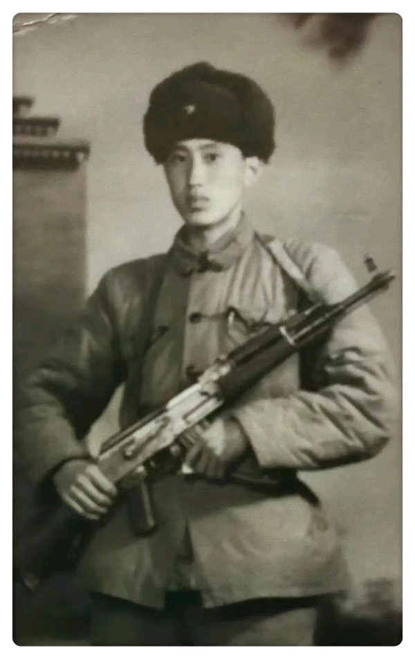 诵雨兮/文吉象：《战友之间的深情厚意》