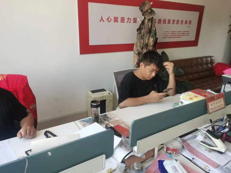 平阴广大房产夏日送清凉 西瓜甜人心（图3）