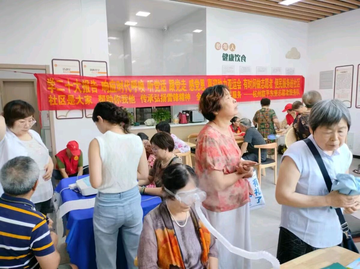 志愿进社区 百姓齐夸赞（图4）