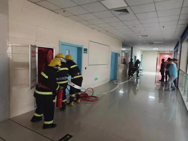【中國新聞詩雯網】界首市大唐顺平保安服务公司开展现场火灾应急演练（图6）
