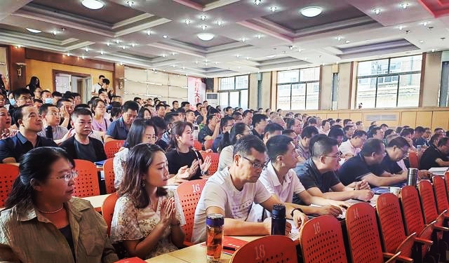 天涯山下新教育,滹沱河畔培训忙——原平市200余名教育干部“从个体出发新教育”培训纪实(图8)