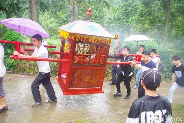 【当代文艺】雷学业苗族物语系列之八《六月六，南方荡漾“苗族风”》作者：雷学业（图11）