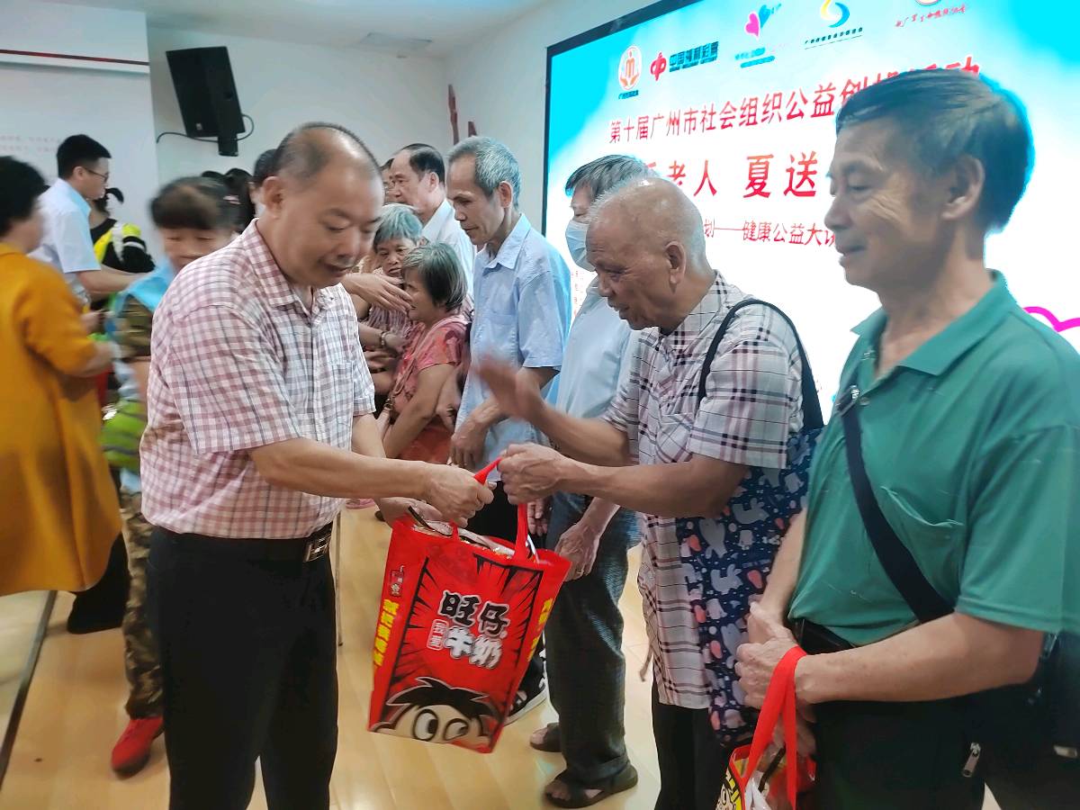 心系老人 夏送清凉(图18)