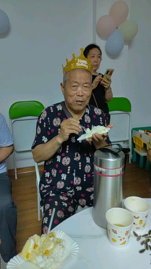 张富贵：七律（藏头诗）•点赞西安市未央区凤城三路蒙牛别提多美仪凤巷专卖店集体庆生活动感怀*北京头条发布！（图18）
