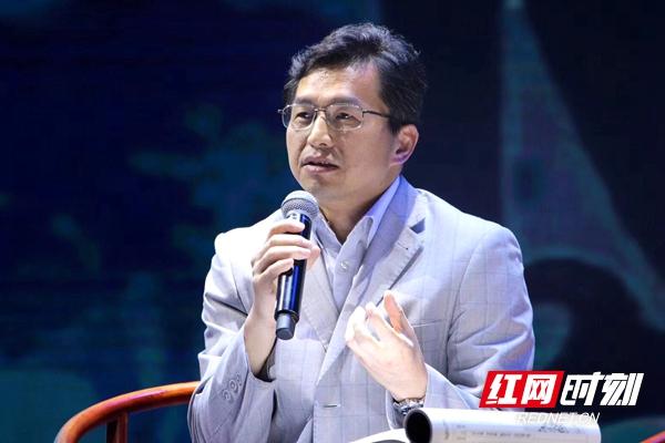 北塔/蒙古月/陈泰灸主编：汉英双语版《中国诗选2021》出版发行 主播/视频制作：李虹【虹韵长歌文学艺术】（图2）