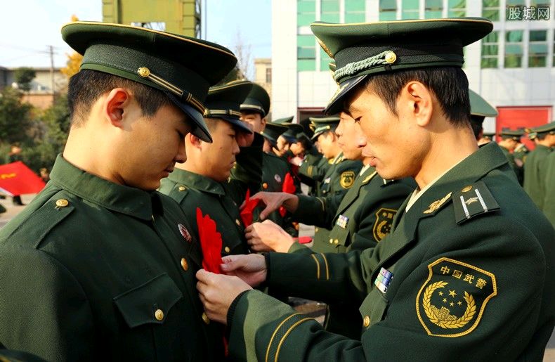 【八一专辑】请欣赏岁月静好 海纳百川两位主播倾情诵读李振和老师的作品《当兵无悔》诵读/岁月静好 海纳百川 编辑/海纳百川【第6135期】（图9）