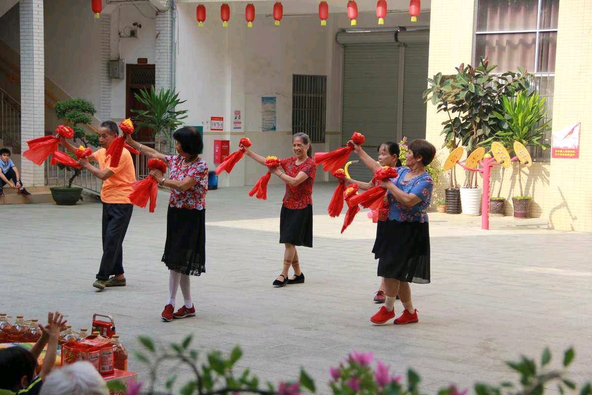 【中国长江文学社】《别开生面七月欢》作者 吴卫东/主播 治新/编辑 岁月静好 第 6134期（图7）
