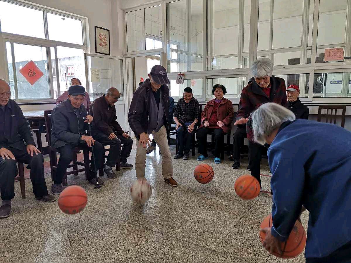 【中国长江文学社】《别开生面七月欢》作者 吴卫东/主播 治新/编辑 岁月静好 第 6134期（图6）