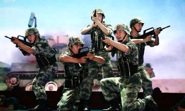 《军歌嘹亮》作者/肖朝光 诵读/风华 编辑/青青【花雨馨声有声文学平台】第421期（图5）