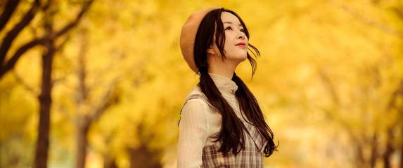 《归来，负了一个秋》作者:穆女‖主播:玲子【桃源国际诗歌】用声音传递温暖以诵读致敬人生♬（图5）