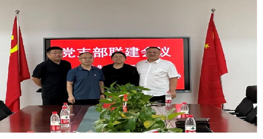中国人寿郓城支公司与郓城金河初级中学党支部开展党建联建活动(图2)