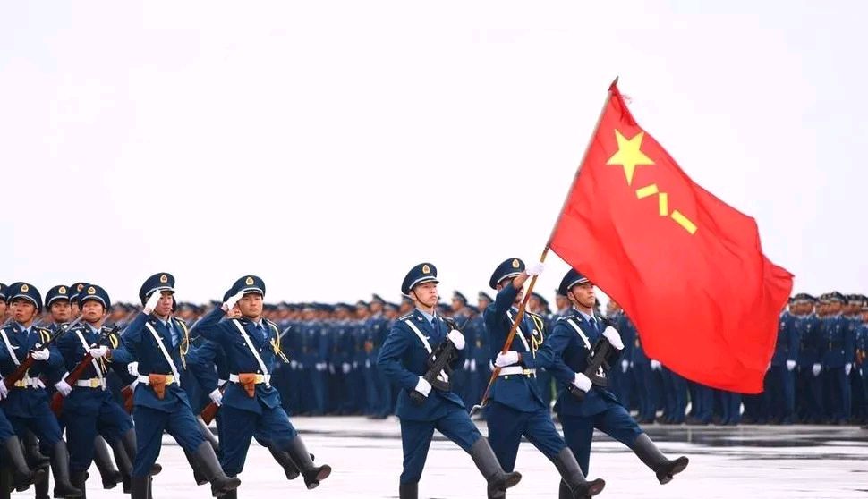 请欣赏四位金牌主播为您分享陈铠老师的作品《八一赞歌》编辑/海纳百川【中国长江文学社】第6137期（图8）