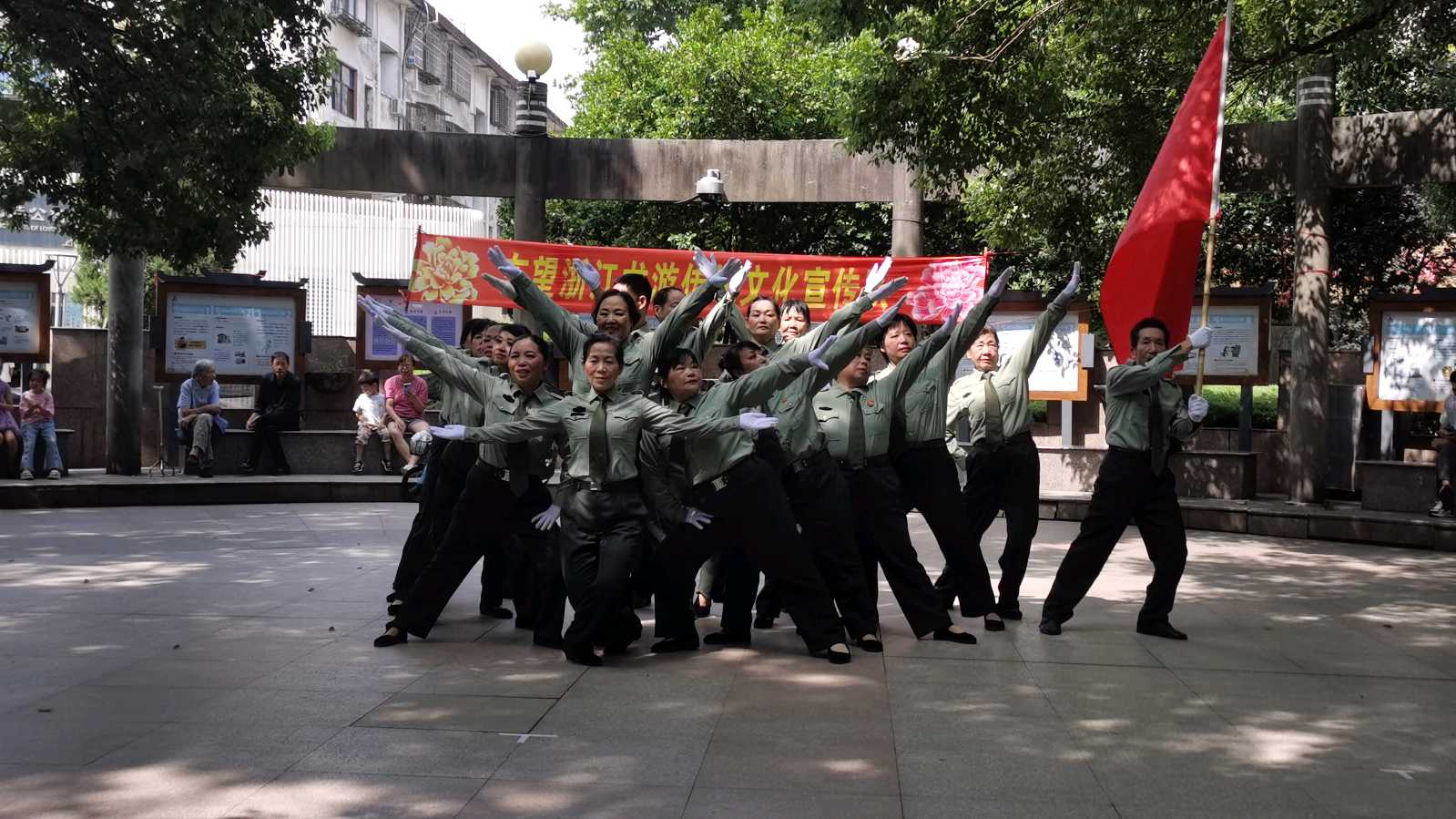 “八一”建军节 志愿公园来庆祝（图4）