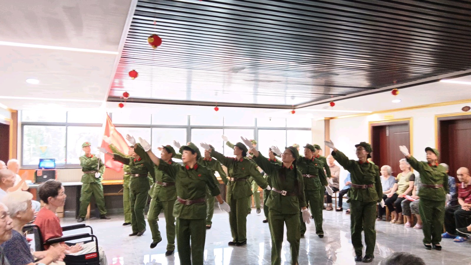 志愿服务暖人心 爱心走进养老院