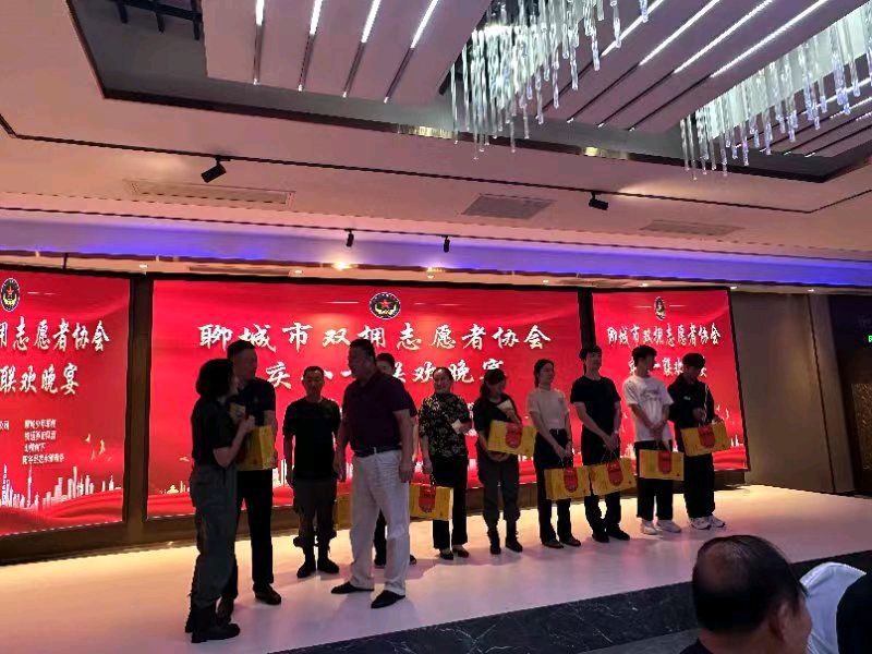 浓浓拥军情，纯真金水城:聊城市双拥志愿者协会举办庆八一盛大晚宴，润政食品提供友情支持（图3）