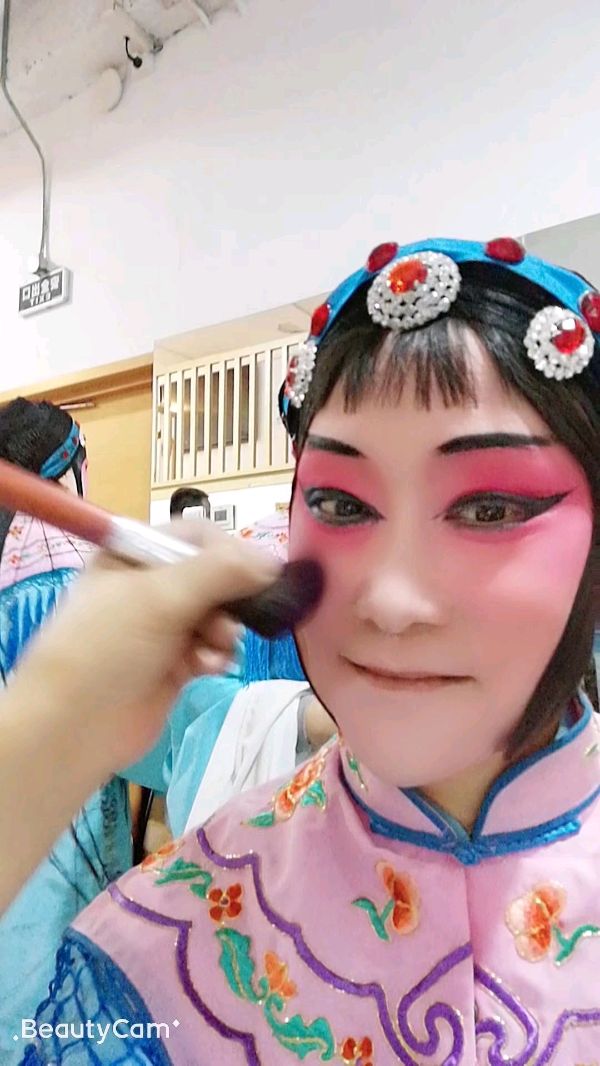 弘华朗诵【眷恋京剧】作者/小队会计 出镜/弘华（图5）