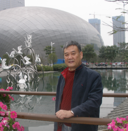 朗诵艺术家赵明朗诵当代资深诗人黑马建雄作品《牧歌归来》致——中国著名诗人杨牧!(图2)