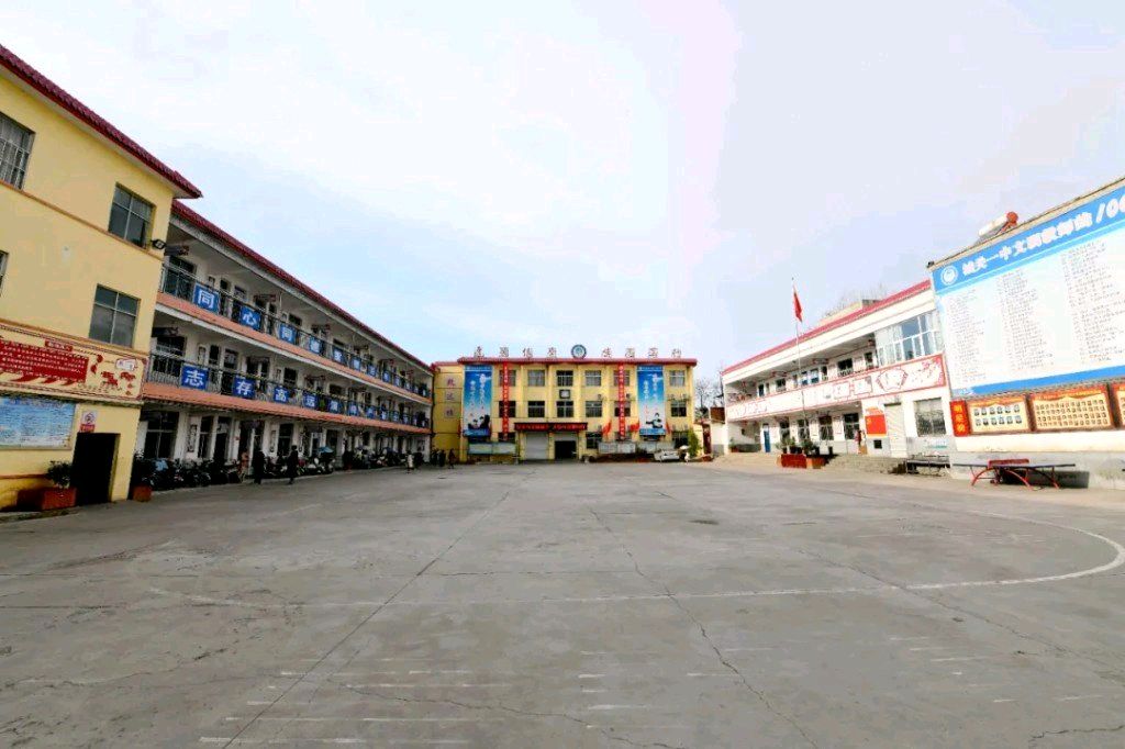 《九江文学社：有声文学》《啊，我们汝阳的城关一中》文/梦在远方 主播/伊兰吐芳【总第1766期】（图3）
