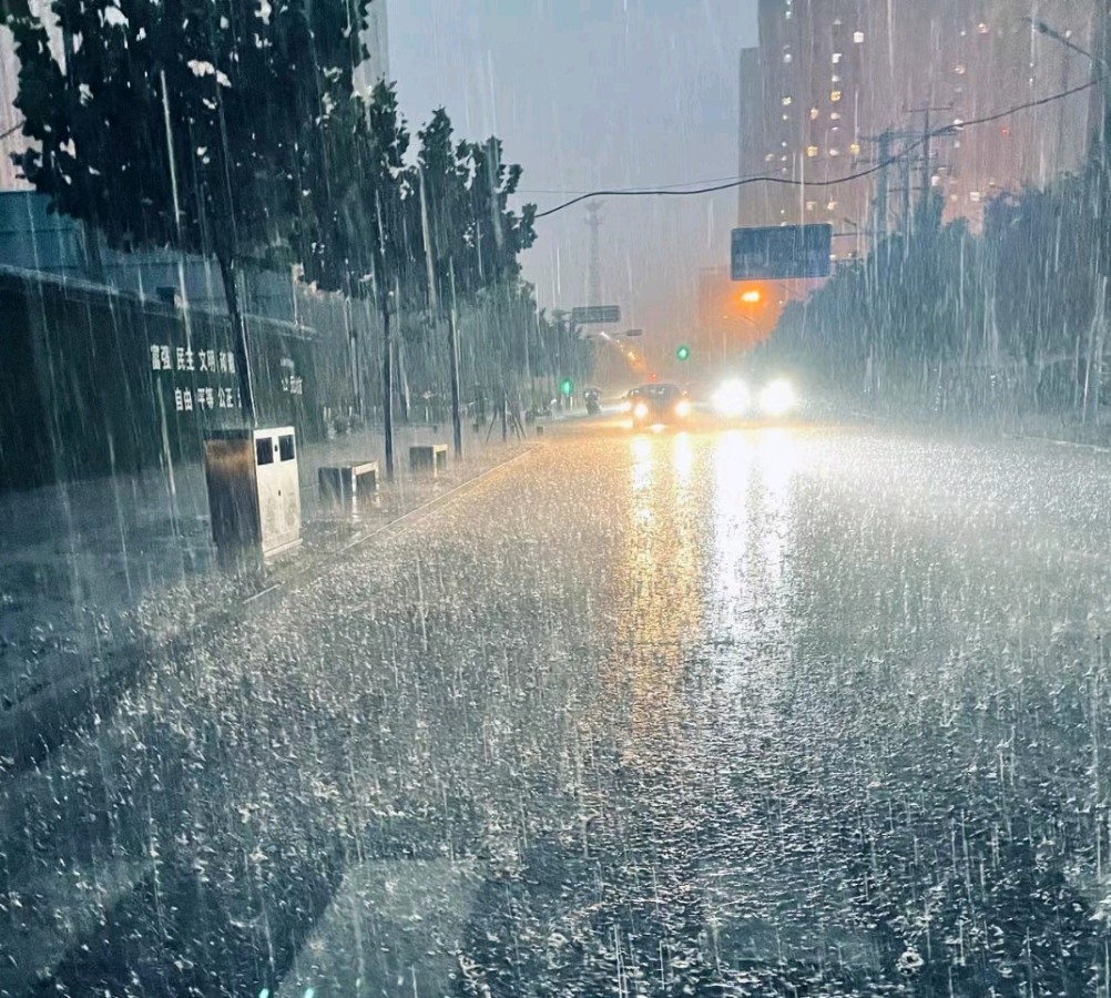 【荣耀中国】夏日雷雨吟作者/李建明（图2）