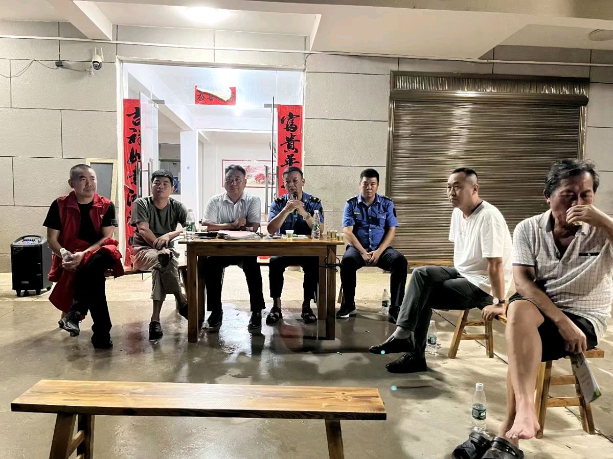 湖北武穴市田家镇执法分局“垸子夜话”政策宣讲暖民心（图2）