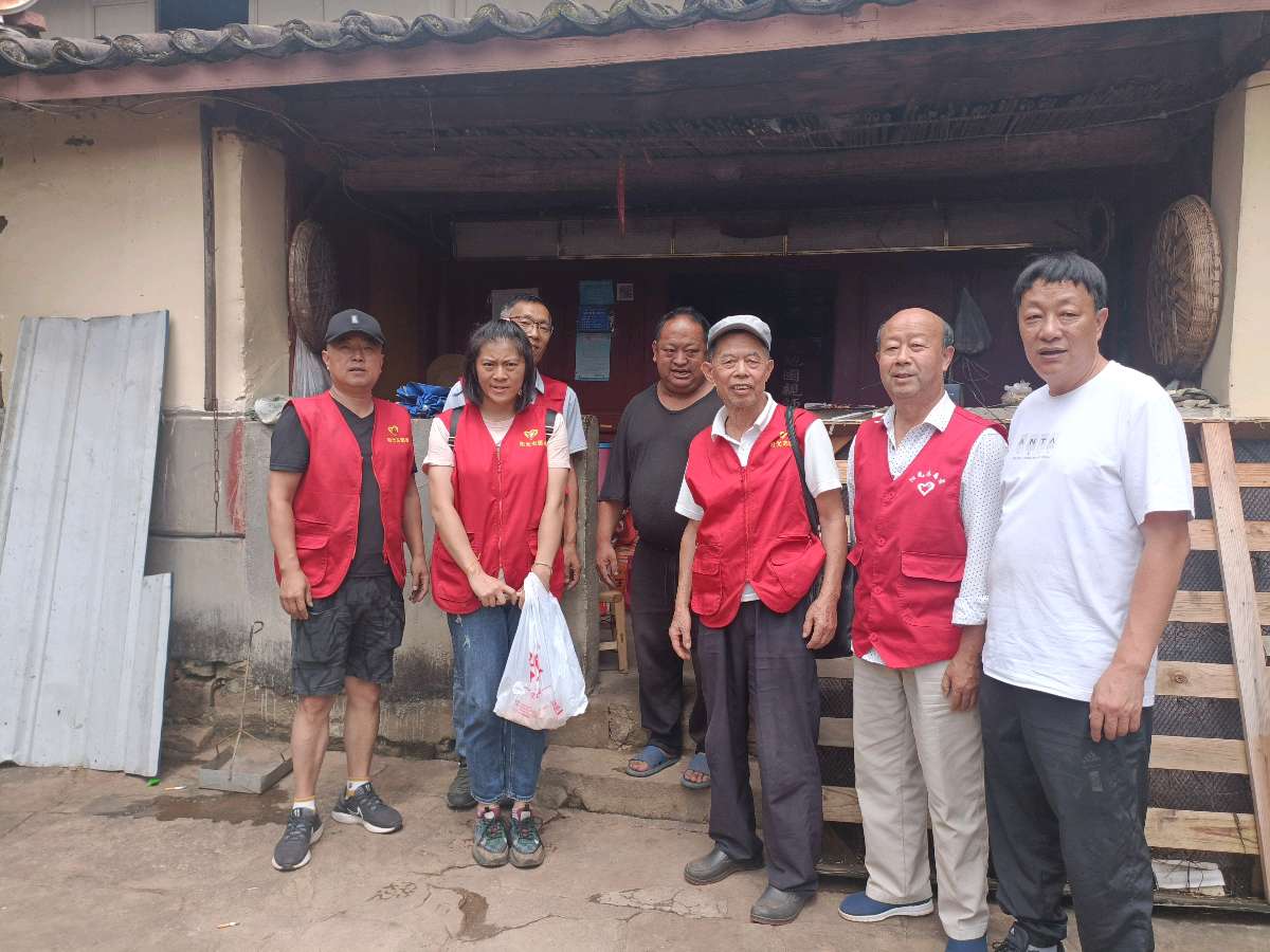 承载爰的力量志愿者爱心公益活动走进禄劝县乌蒙中心小学。(图3)