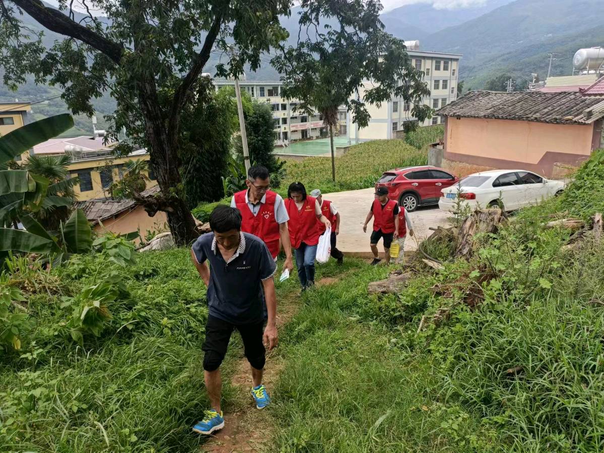 承载爰的力量志愿者爱心公益活动走进禄劝县乌蒙中心小学。(图5)
