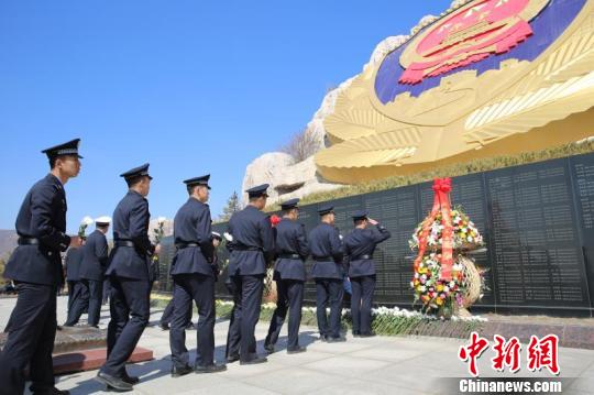 请欣赏四位金牌主播诵读白玉恩老师的《八一情怀》编辑//海纳百川【中国长江文学社】有声文学平台【第6281期】（图9）