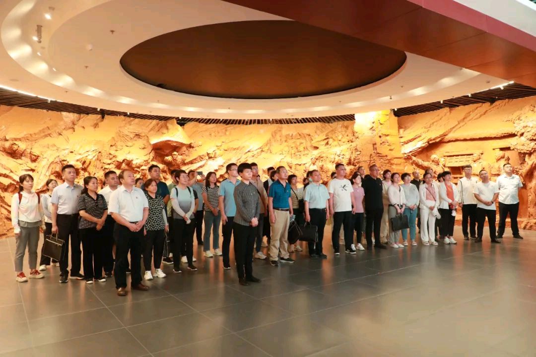 市眼科医院举办学习贯彻习近平新时代中国特色社会主义思想暨提升党员干部执行力培训班（图4）