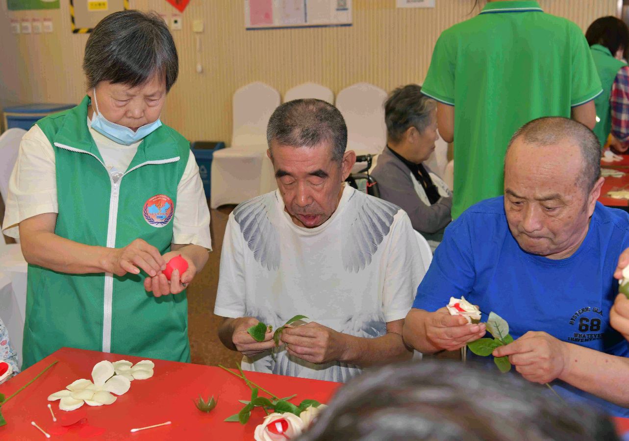 【中国长江文学社】有声文学平台《鲜花含笑做手工》作者吴卫东/诵读缈邈/制作宋梅【第6338期】（图5）