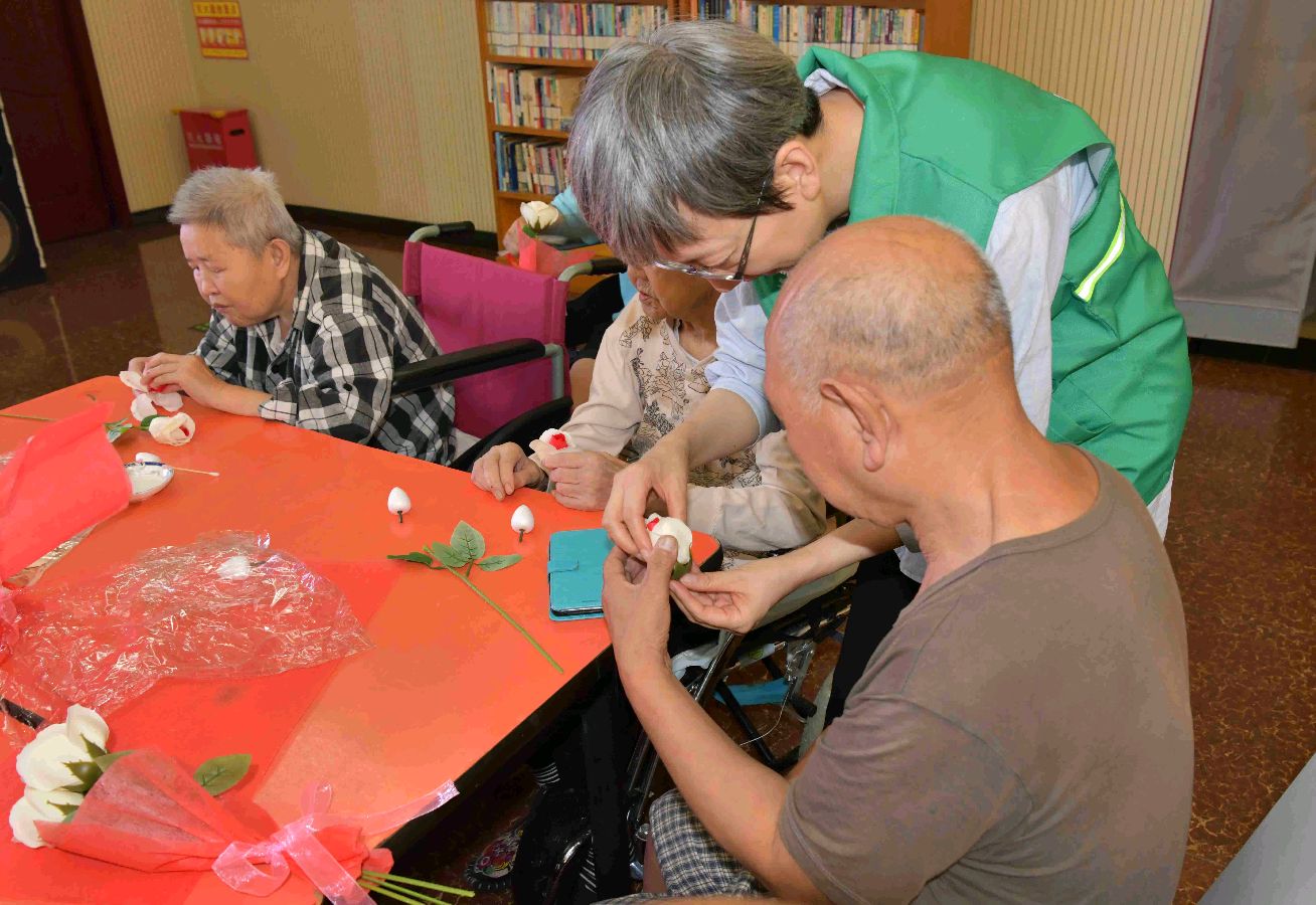 【中国长江文学社】有声文学平台《鲜花含笑做手工》作者吴卫东/诵读缈邈/制作宋梅【第6338期】（图7）