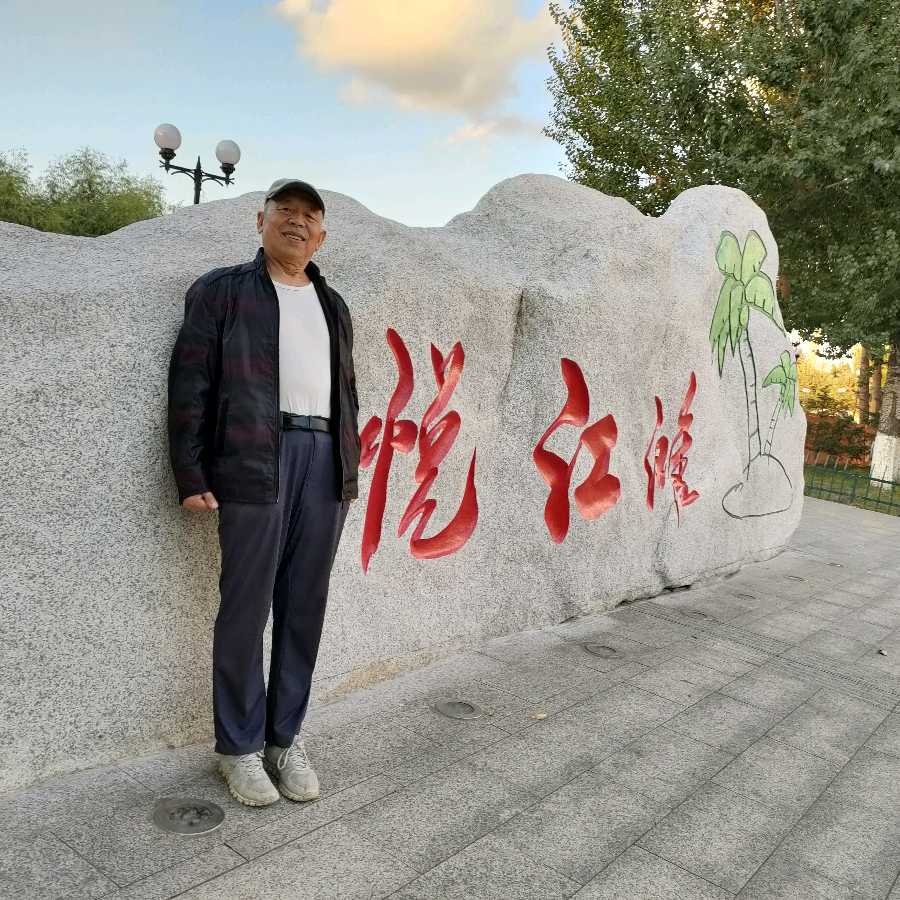 《沁园春》夕阳下的悦江滩公园