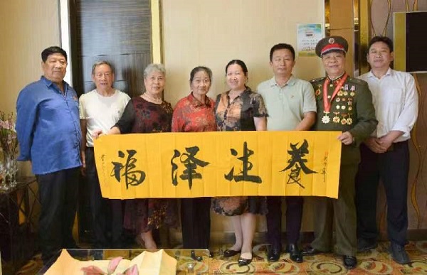 刘航军等人莅临西安“老兵之家”视察工作（图2）