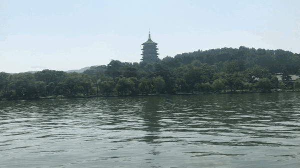 【请欣赏】何霖生先生的佳作/七律《杭州西湖》平水韵/朗诵:心儿（图3）