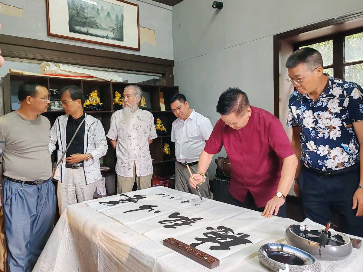 文促会搭台-各方携手参与∥公益性带动商业经济发展∥大桂林旅游名城景点-古南门上榕树楼放歌∥中国桂林都市漓江诗书画社微刊总（第92集）（图25）