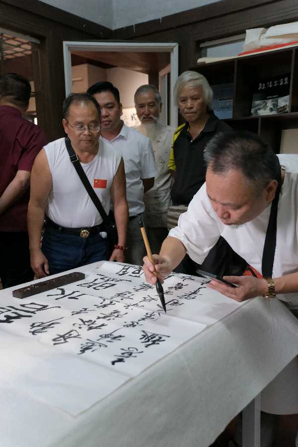 文促会搭台-各方携手参与∥公益性带动商业经济发展∥大桂林旅游名城景点-古南门上榕树楼放歌∥中国桂林都市漓江诗书画社微刊总（第92集）（图27）
