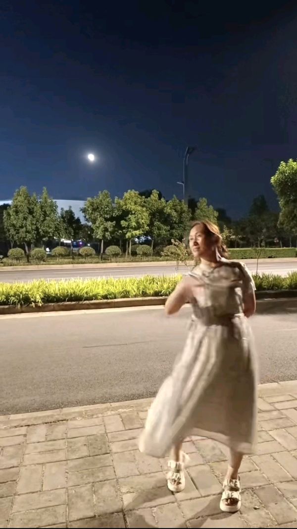 阿莉月下起舞 原作/梁立锋（图18）