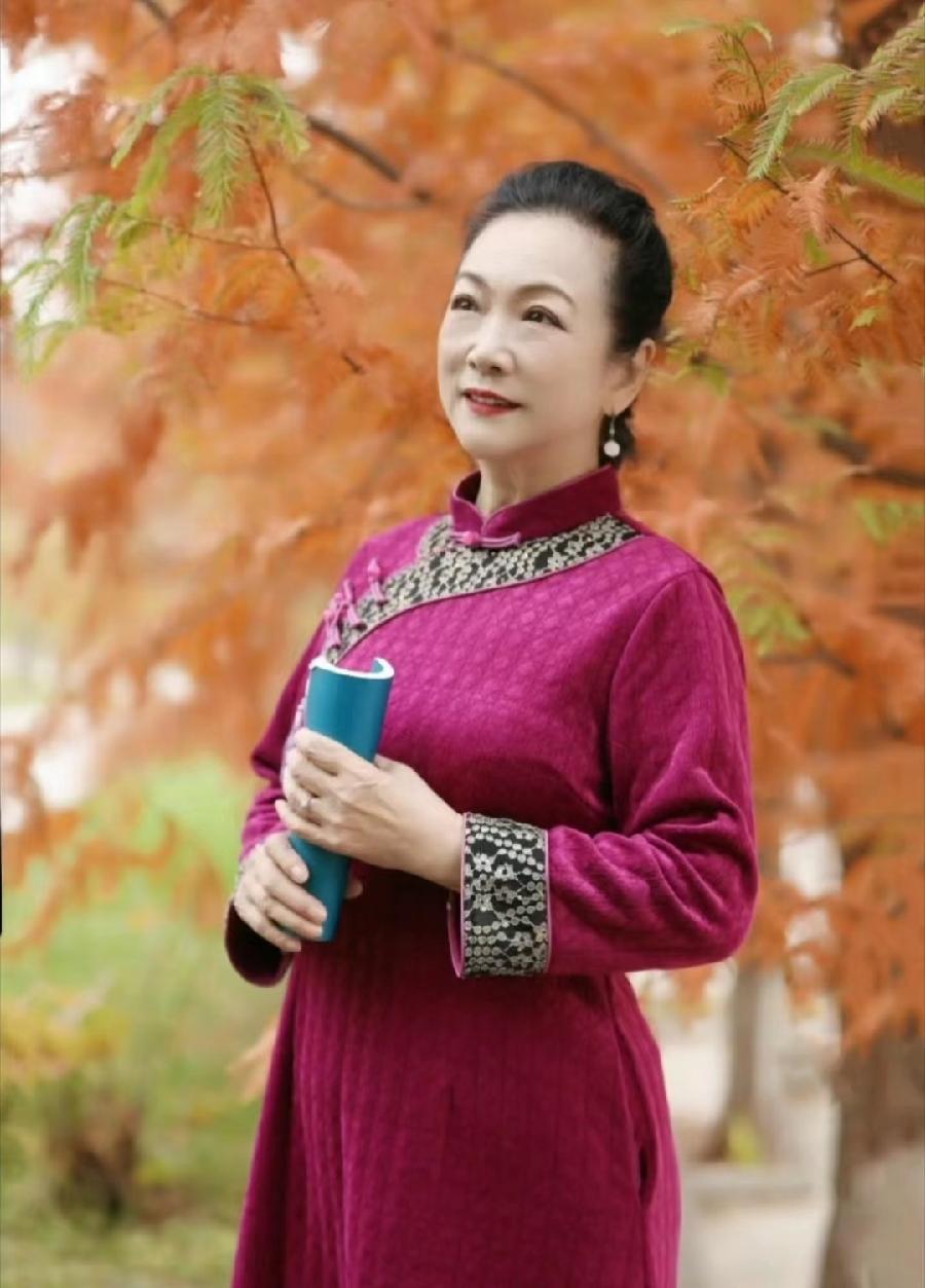 【荣耀中国】与夏拥别(现代诗)文/三木一子 诵/玉儿(图6)