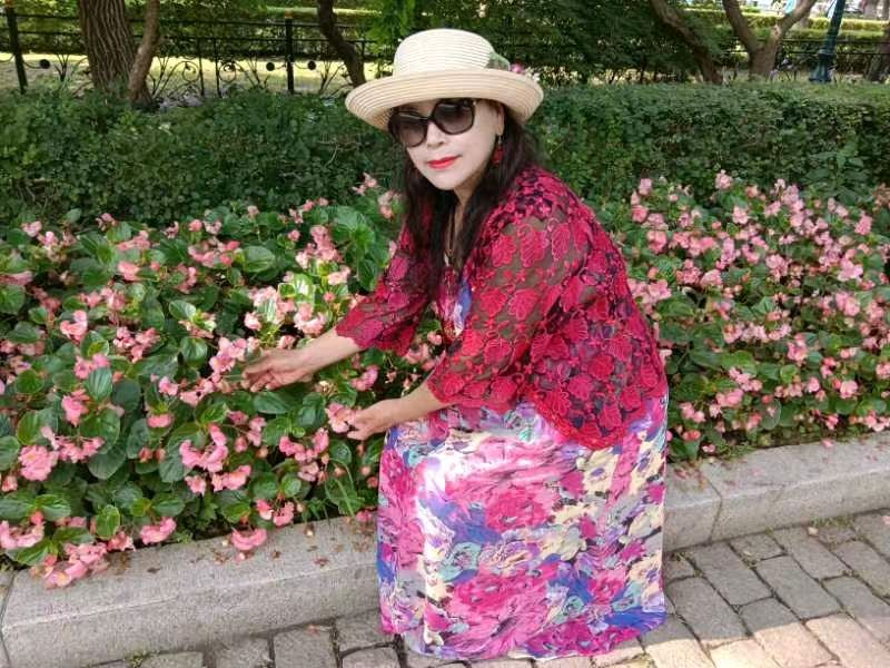 祝贺才女，李季秋姐姐巜荷韵流香》诗集出版.联机全球发布我在丛中笑作品（图3）