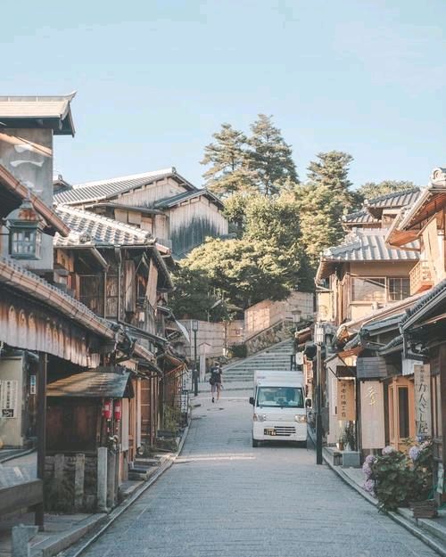 《又来此街》作者甄言‖主播:紫露凝香【中国现代诗歌文化传媒】徜徉诗的海洋，聆听天籁之声♬（图4）