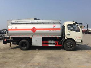 《长长的油罐车》作者:刘汉兴‖主播:园园【中国现代诗歌文化传媒】徜徉诗的海洋，聆听天籁之声♬（图5）