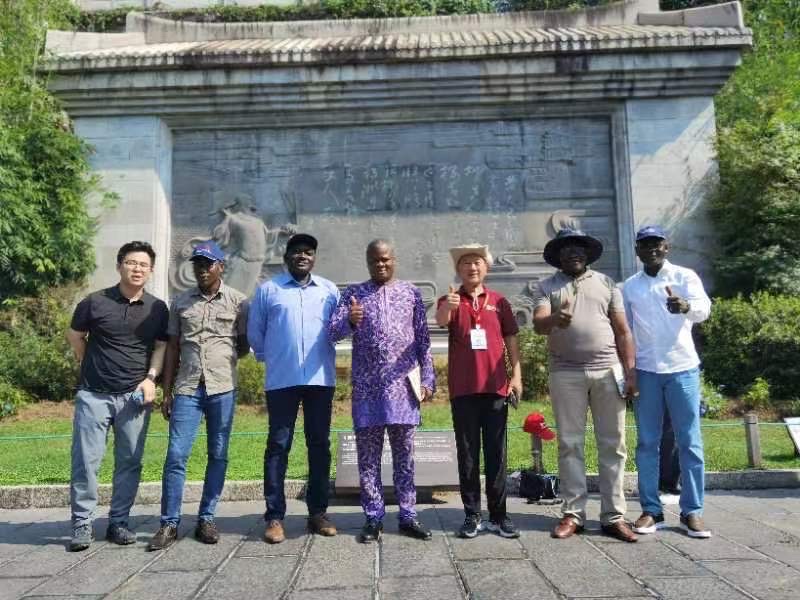周讲黄鹤楼:一个小时给3批外国游客介绍黄鹤楼,作者周智敏
